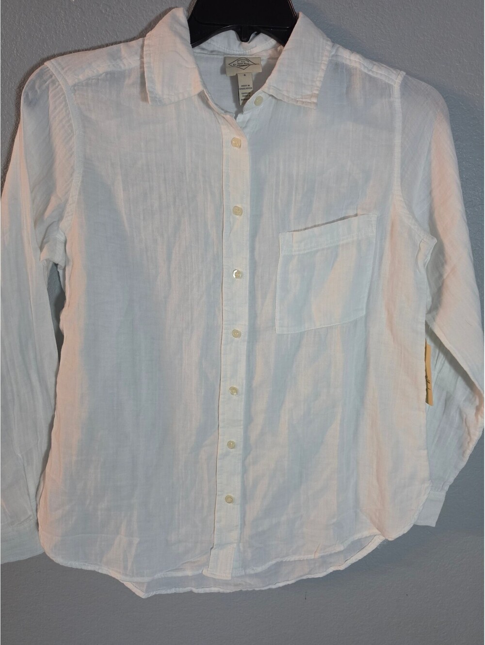 St. John's Bay White Button-Up Shirt Size Small